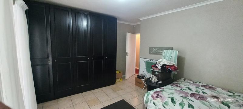 4 Bedroom Property for Sale in Gustrouw Western Cape